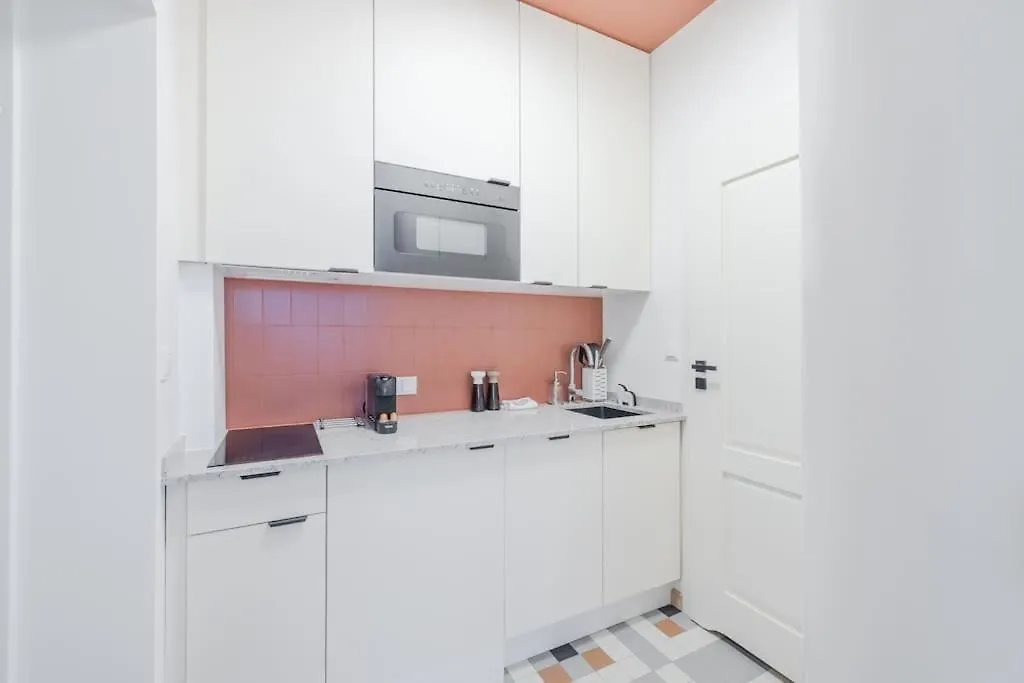 Modern Apartment In City Centre-1