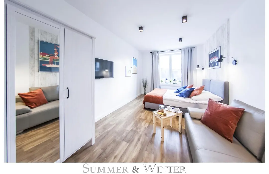Summerwinter - Luxury Comfort Old Town Apartment, 2 Bedrooms & 2 Sofas, Parking, 1-8-1