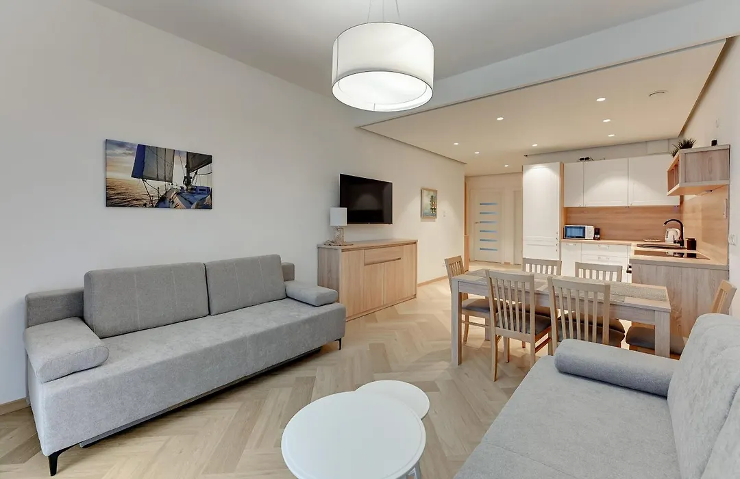 Rodzinny Nadmorski Dwór I 10 minut plaża by Comfy Apartments-1