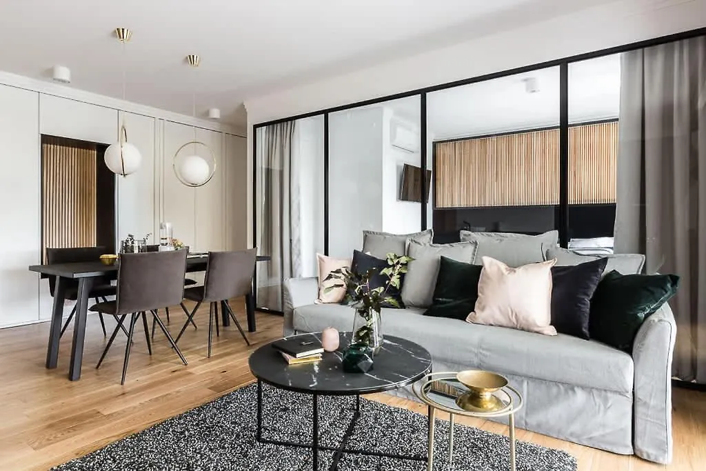 Elegancki i Stylowy Apartament w Gdańsku z Klimatyzacją, Wanną i Parkingiem by Noclegi Renters-1