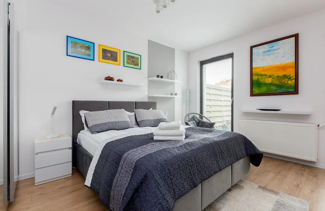 Wrzeszcz Modern Studio By Bookinghost-1