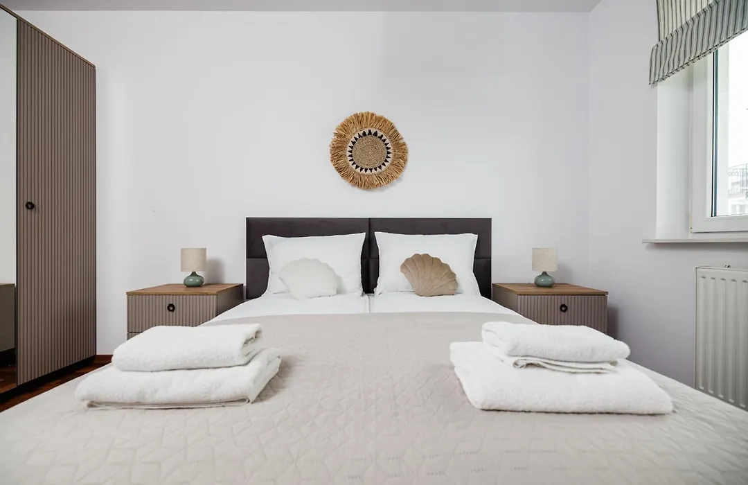 INA Rent - Nadmorskie Apartamenty-1