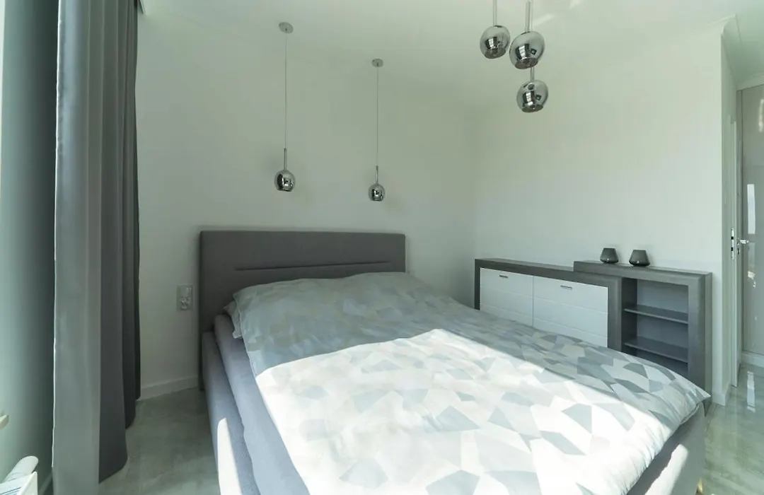 Apartmate- City View Comfy Apartment By The Sea & Free Gym-1