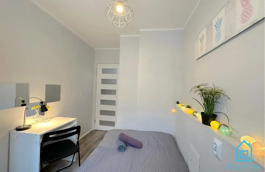 Pineapple Room-1