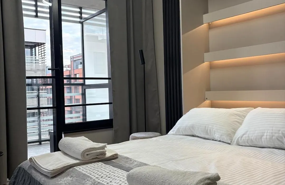 Gdansk - Modern Studio City Center Doki Living - Ac, Foodhall & Parking-1