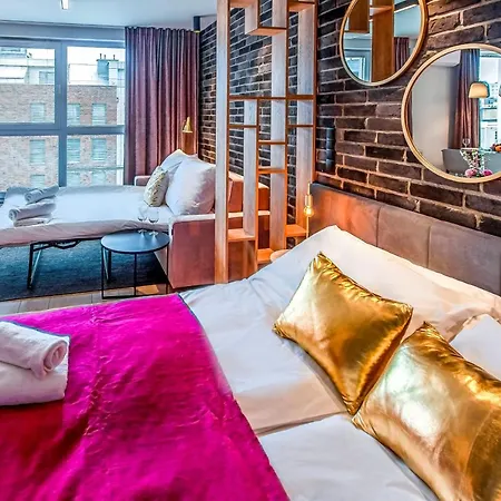 Megi & Greg Apartments-3