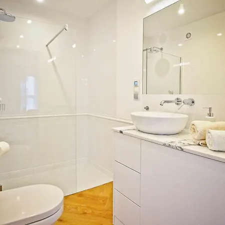 Elegant Apartment Oldtown Marina-2
