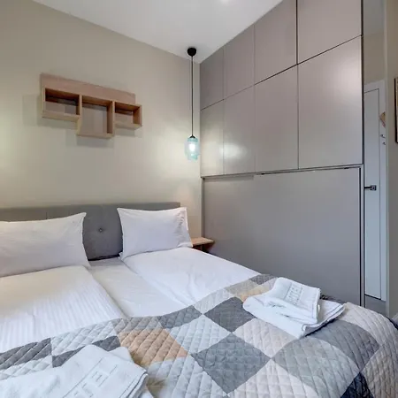 Live & Travel Apartments Number 1-3