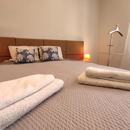 K2012 Kalina Grand-Tourist Apartments-3