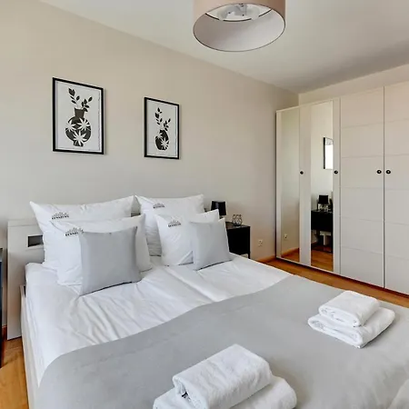 Top Floor z widokiem na morze by Downtown Apartments-3