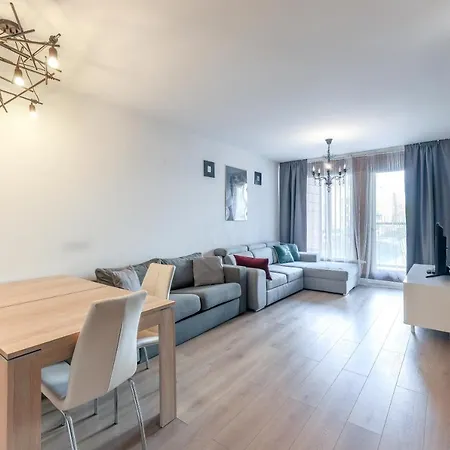 Apartmate Spacious Apartment With Balcony Oldtown For 6 People-2
