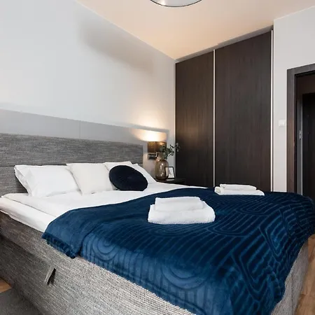 Flatbook - City Center Apartments Brabank With Parking-2