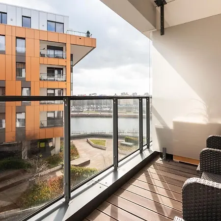 Flatbook - City Center Apartments Brabank With Parking-3