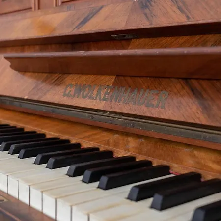 Piano Apartment w sercu Starego Miasta-3