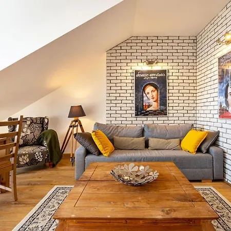 Urbannest Szafarnia 7-71-3
