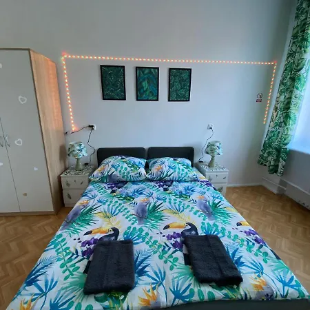 Jungle Rooms-3