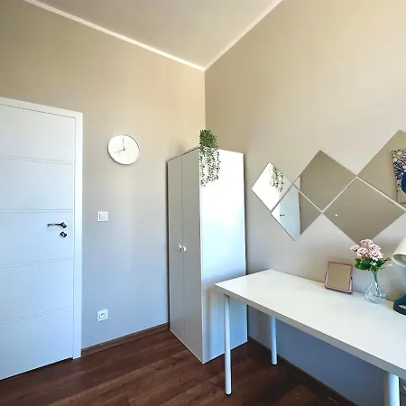 Mmrent Flora Room-2