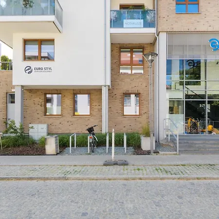 Garnizon Apartment For 6 Guests With Parking & Balcony By Noclegi Renters-3