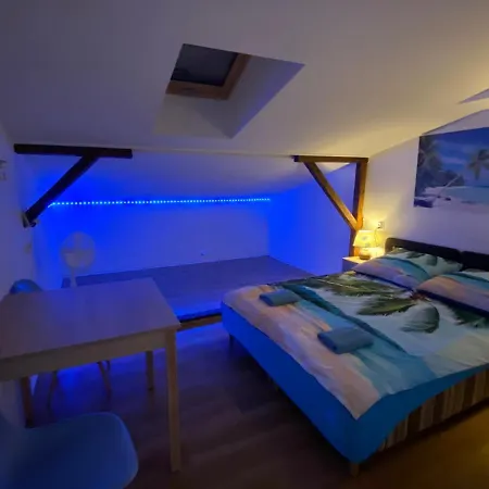 Sea World Apartments Mansarda-2