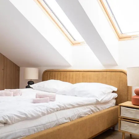 Old Town Gem Designer Apartment - Centre Location - Families - Remote Work-3