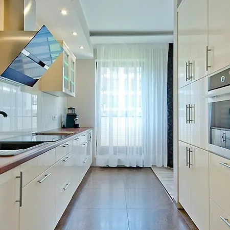 Spacious Apartment Oldtown Gdansk Yacht Marina-3