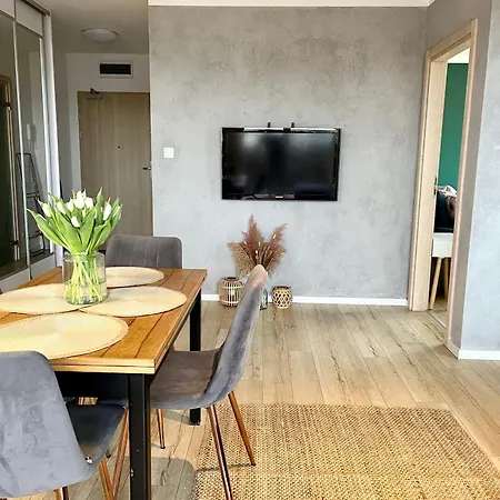 Przytulna Apartment Close To The Airport And Pkm-3