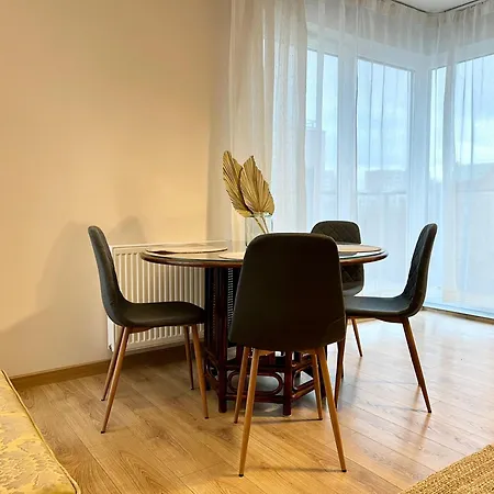 Oldtown Retro Apartment By Marina With Balcony For 6 People-3