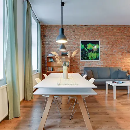 City Center, Art House & Family Stay By Downtown Apartments-2