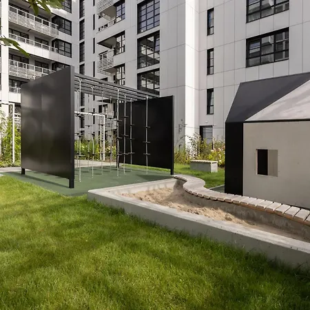 Solidarność Three Bedrooms&Garden Apartment-3