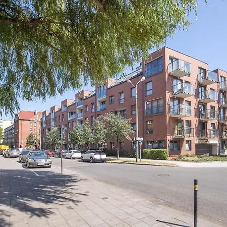 Apartmate- Heart Of Oldtown Apartment- Sauna & Security-3