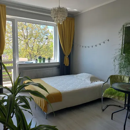 Duży dwuosobowy pokój blisko centrum z balkonem-3