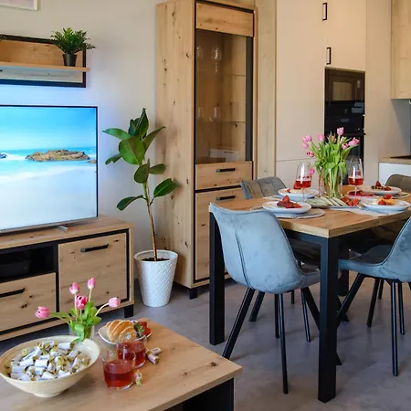 Maya'S Flats & Resorts 104 - Letnica Apartment-3
