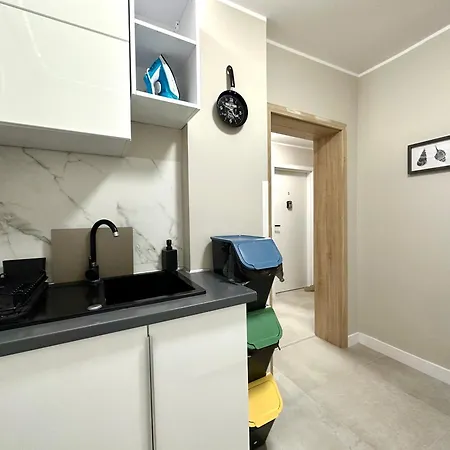 Mmrent Bird Room-3