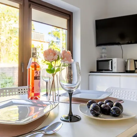 Plumtree Holiday Apartment-2