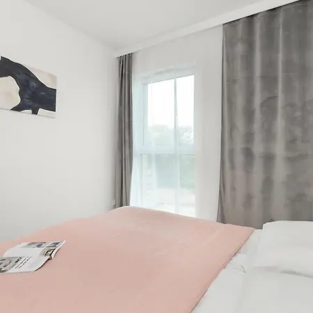 Modern Apartment Gdańsk near Polsat Plus Arena by Noclegi Renters-3