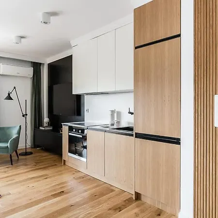 Elegancki i Stylowy Apartament w Gdańsku z Klimatyzacją, Wanną i Parkingiem by Noclegi Renters-3
