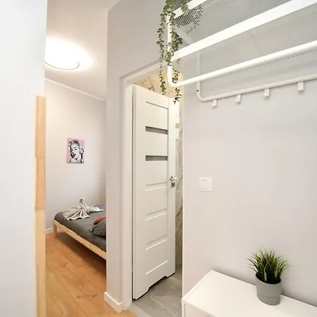 Mmrent Monroe Room-3