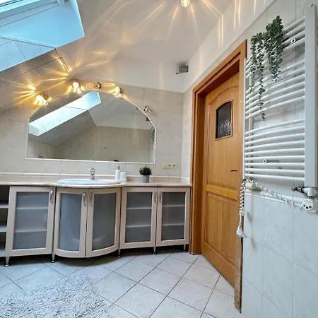 Movie Room - Charming Place, 15 Minutes To Gdansk Old Town & 5 Minutes To Seaside-2