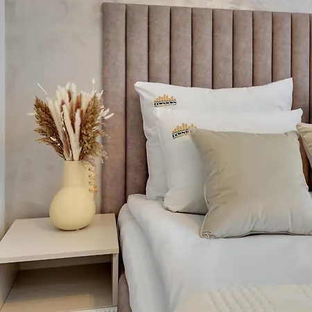Old Town Szeroka Suites By Downtown Apartments-2