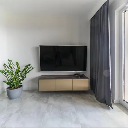Apartmate- City View Comfy Apartment By The Sea & Free Gym-3