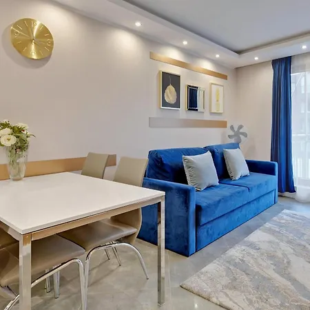 Flatbook Apartments Waterlane Island Spa With Riverview-2