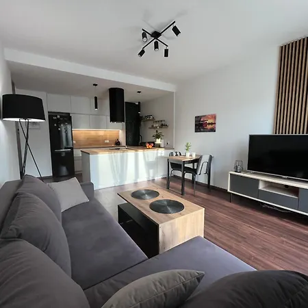 Nowy plażowy apartament z siłownią i halą garażową-2