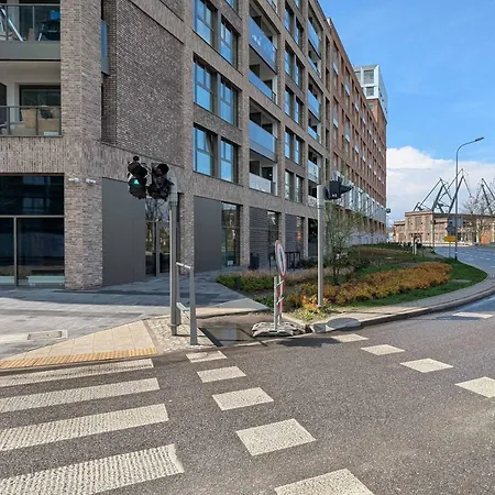 Eleganckie Studio Blisko Rzeki w Gdańsku z Balkonem by Noclegi Renters-3