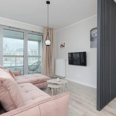 Eleganckie Studio Blisko Rzeki w Gdańsku z Balkonem by Noclegi Renters-2