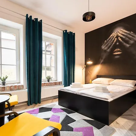 Flatbook - City Center Apartments Waterlane Vintage With Gym-2