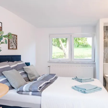 Villa Garden Apartments - Old Town-3