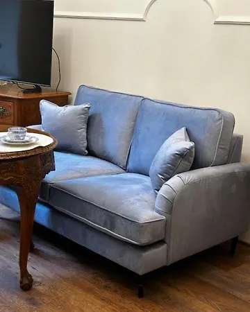 Antique Apartment-3