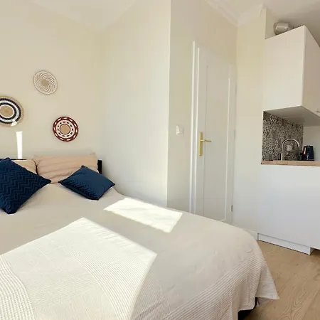 Seredino Navy Apartment- Modern Comfort In A Quiet Location, 5 Minutes To Gdansk Old Town & Seaside-2