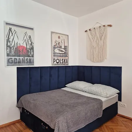 Apartment In Old Town - View Of Mariacki Church-3