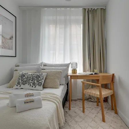 Old Town Straganiarska By Downtown Apartments-3